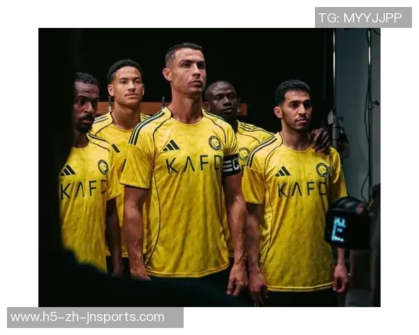 德约与C罗亲密互动造访网球中心互赠球衣与球拍 德约与C罗亲密互动造访网球中心互赠球衣与球拍