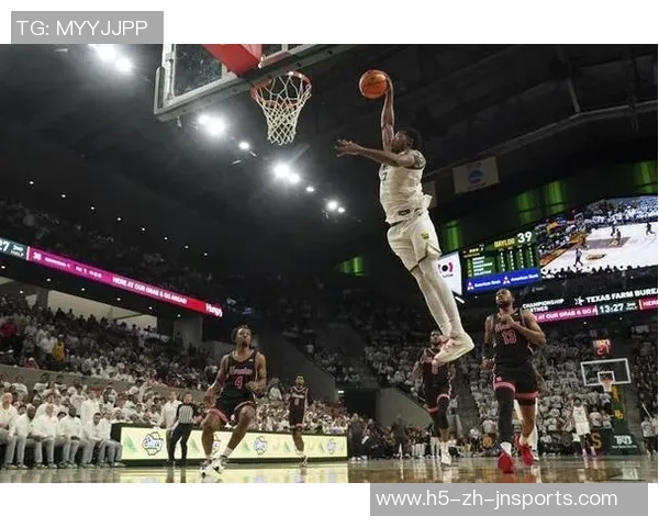 埃奇库姆费城主场首秀表现惊艳球迷热烈掌声致敬